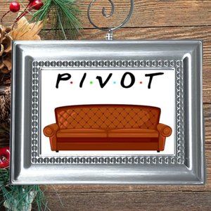 Friends TV Show PIVOT Couch Scene Ross Rachel Chandler Christmas Ornament‎